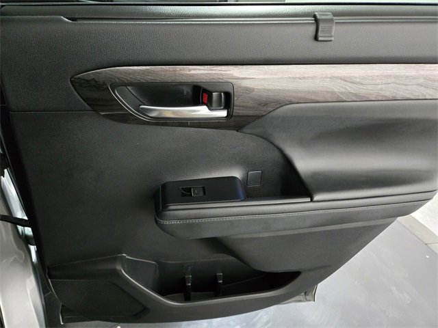 Used 2021 Toyota Highlander Platinum image 22