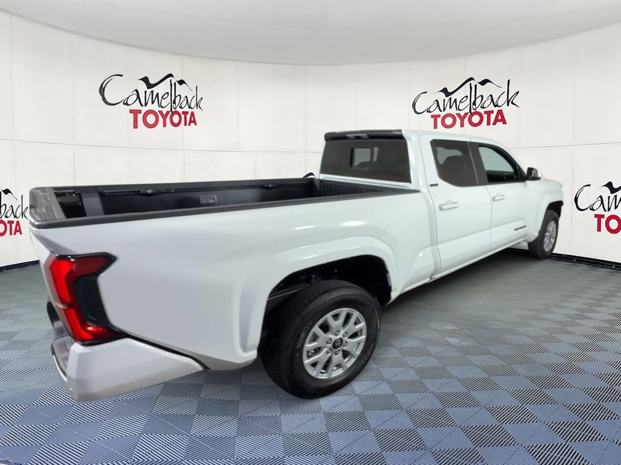 Used 2025 Toyota Tacoma SR5 AWD/4WD image 2