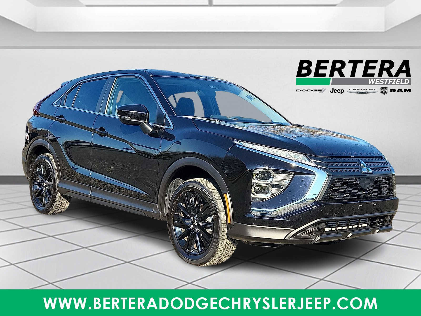 Used 2024 Mitsubishi Eclipse Cross LE image 1