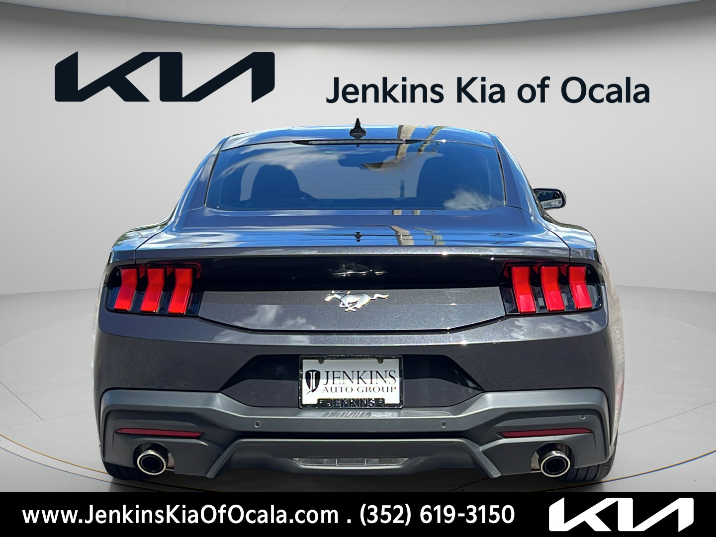 Used 2024 Ford Mustang Coupe RWD image 4