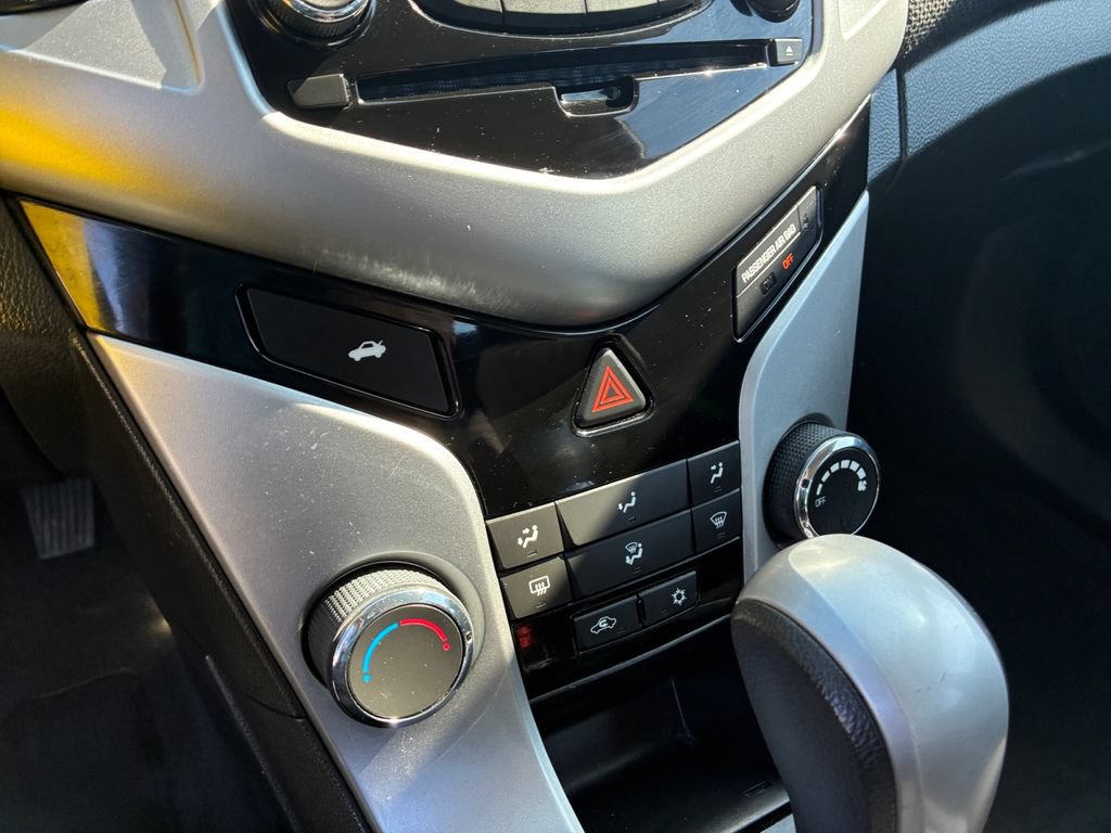 Used 2016 Chevrolet Cruze LT FWD image 15
