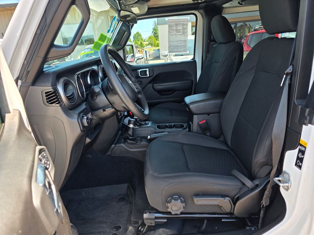Used 2022 Jeep Wrangler Sport AWD/4WD image 4