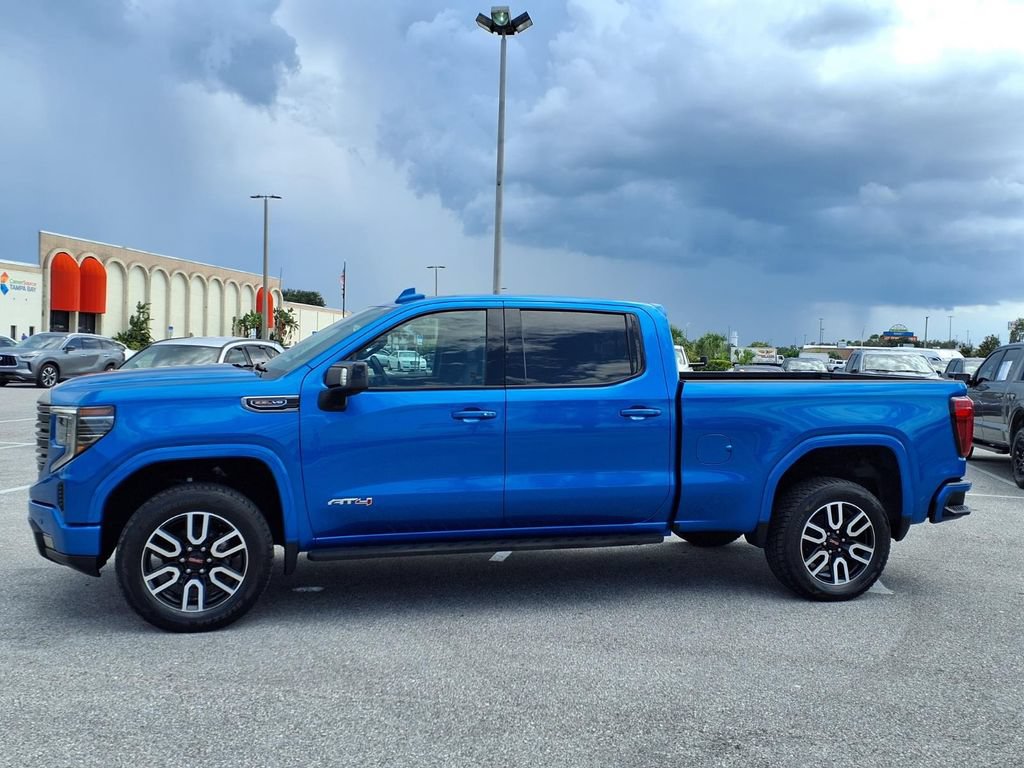Used 2022 GMC Sierra 1500 AT4 w/ AT4 Premium Package AWD/4WD image 4