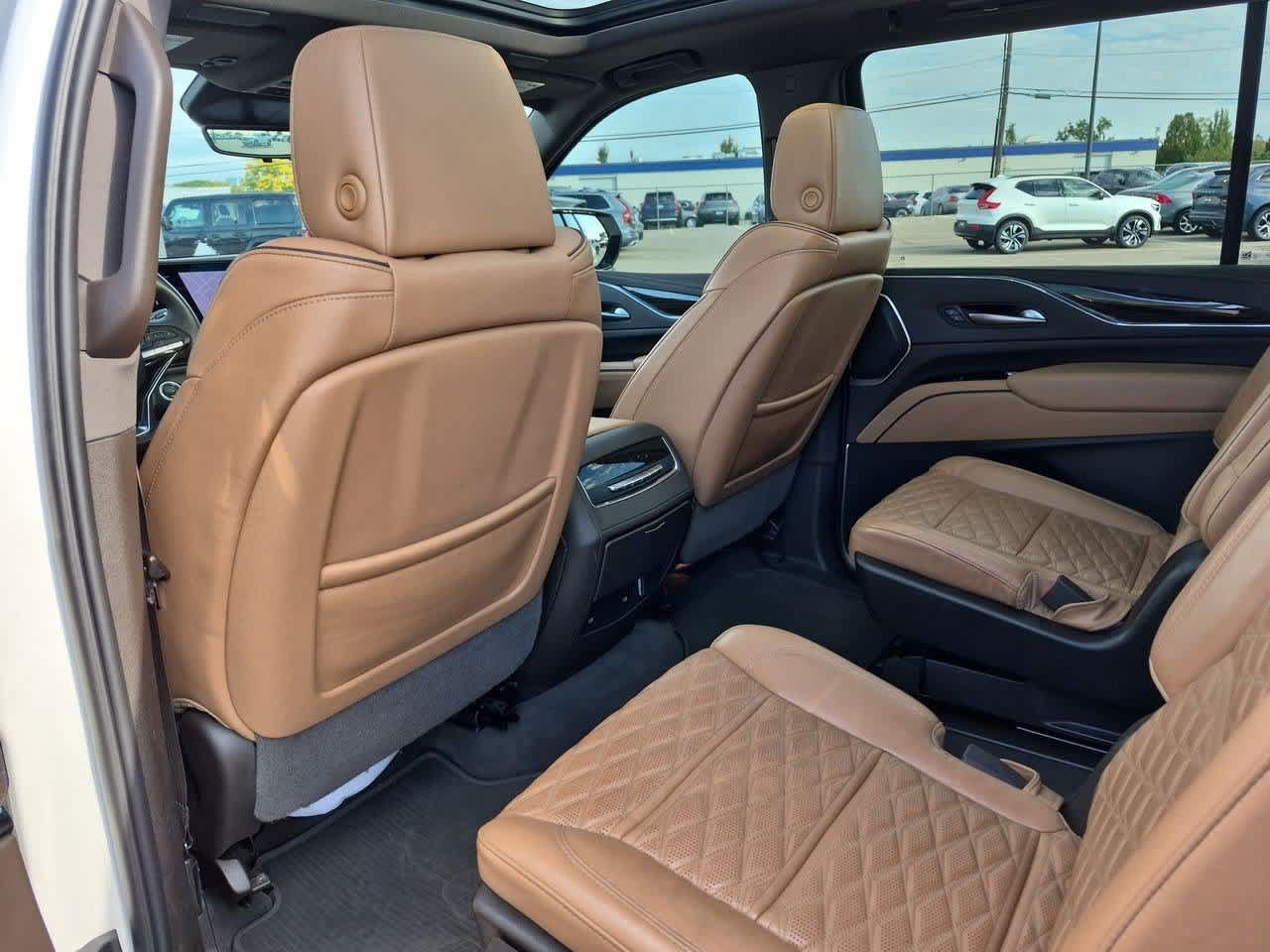 Used 2024 Cadillac Escalade ESV Sport w/ LPO, ONYX Package AWD/4WD image 18