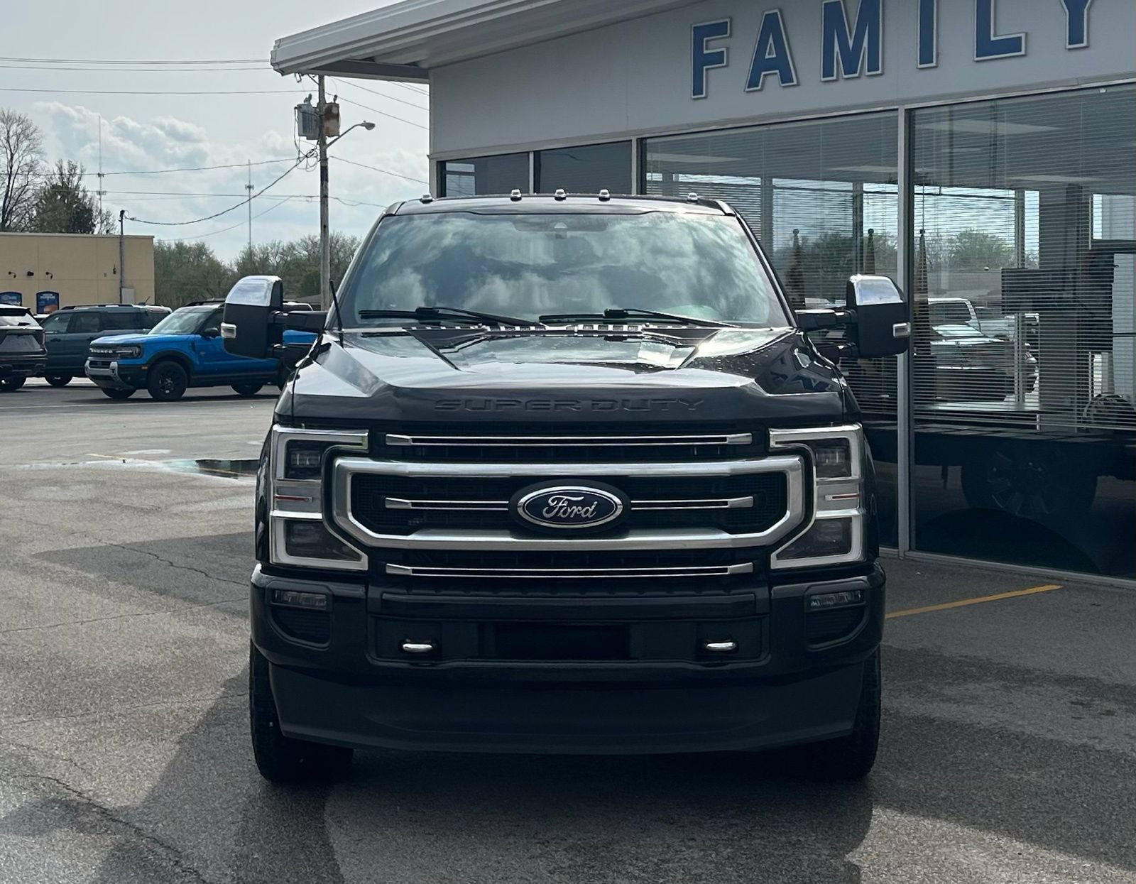 Used 2021 Ford F350 Platinum w/ FX4 Off-Road Package AWD/4WD image 2