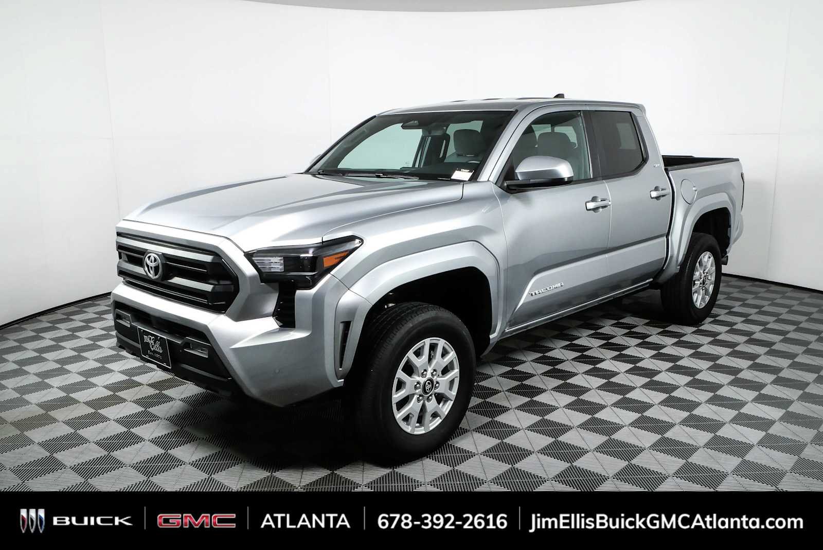 Used 2024 Toyota Tacoma SR5 AWD/4WD image 24