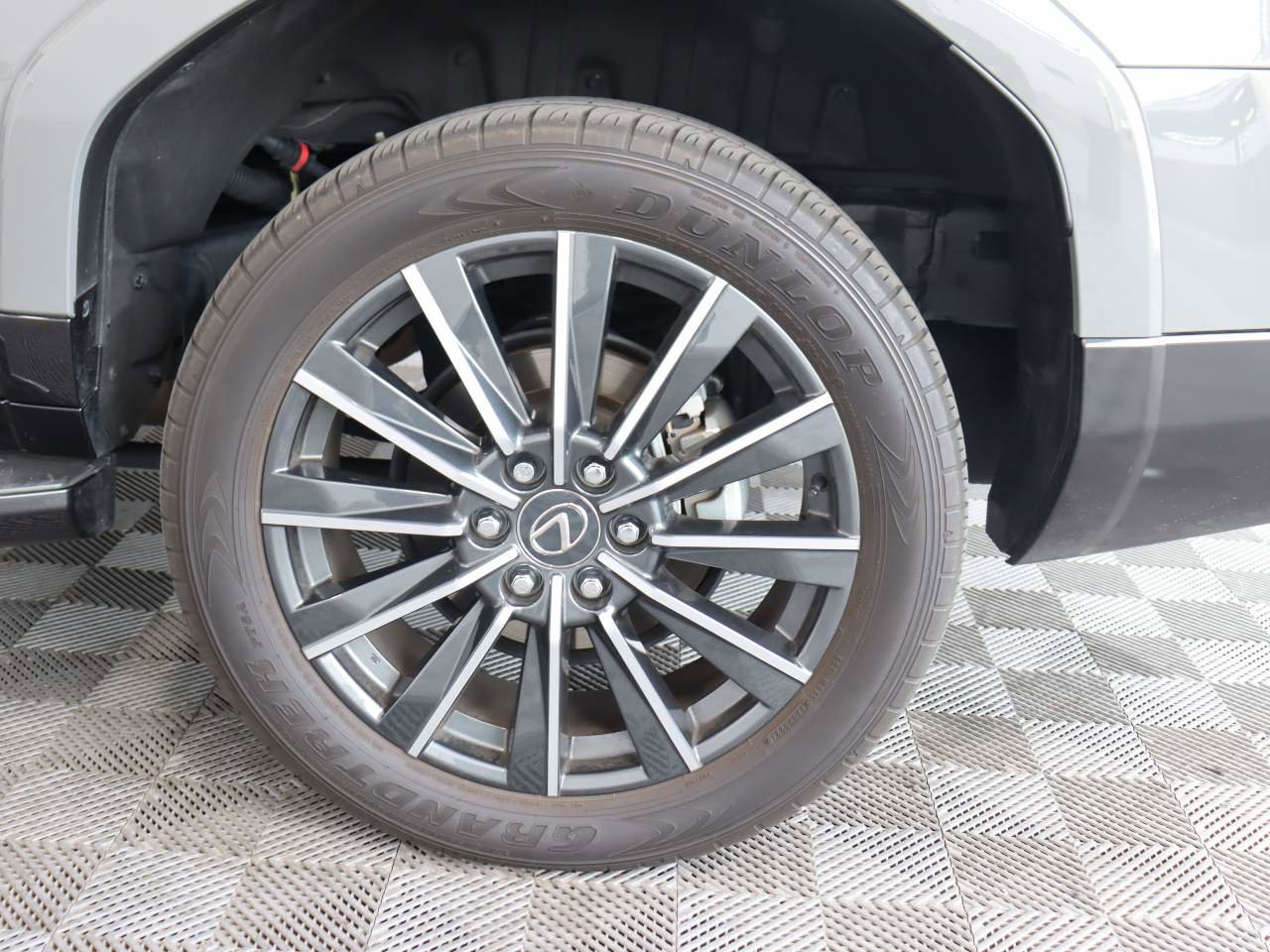 Used 2024 Lexus GX 550 w/ Accessory Package (Z1) AWD/4WD image 18