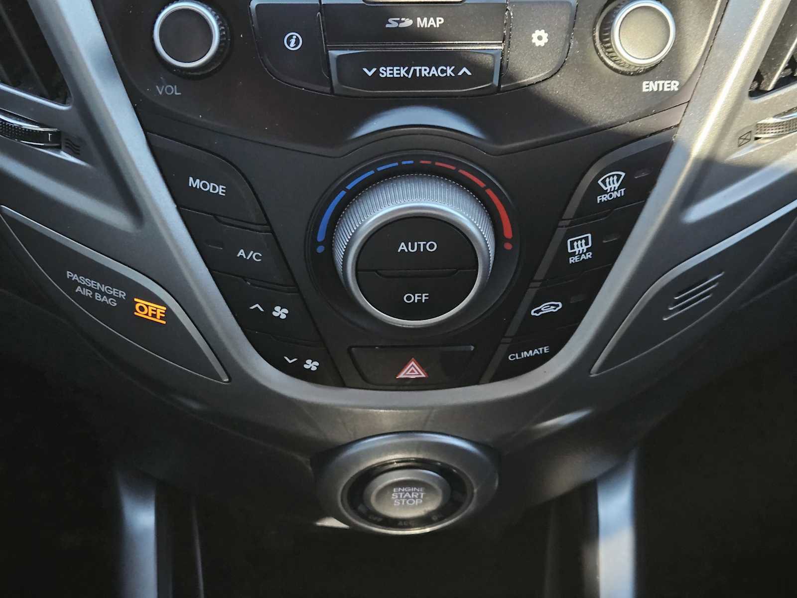 Used 2017 Hyundai Veloster Value Edition image 18