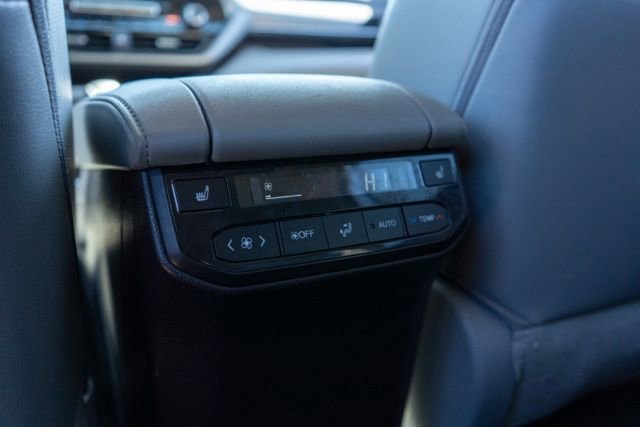 Used 2021 Toyota Highlander Platinum image 18