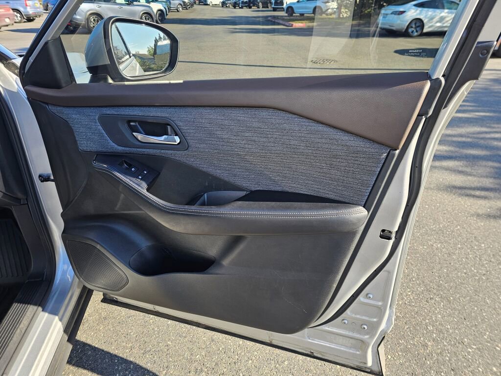 Used 2021 Nissan Rogue SV image 10