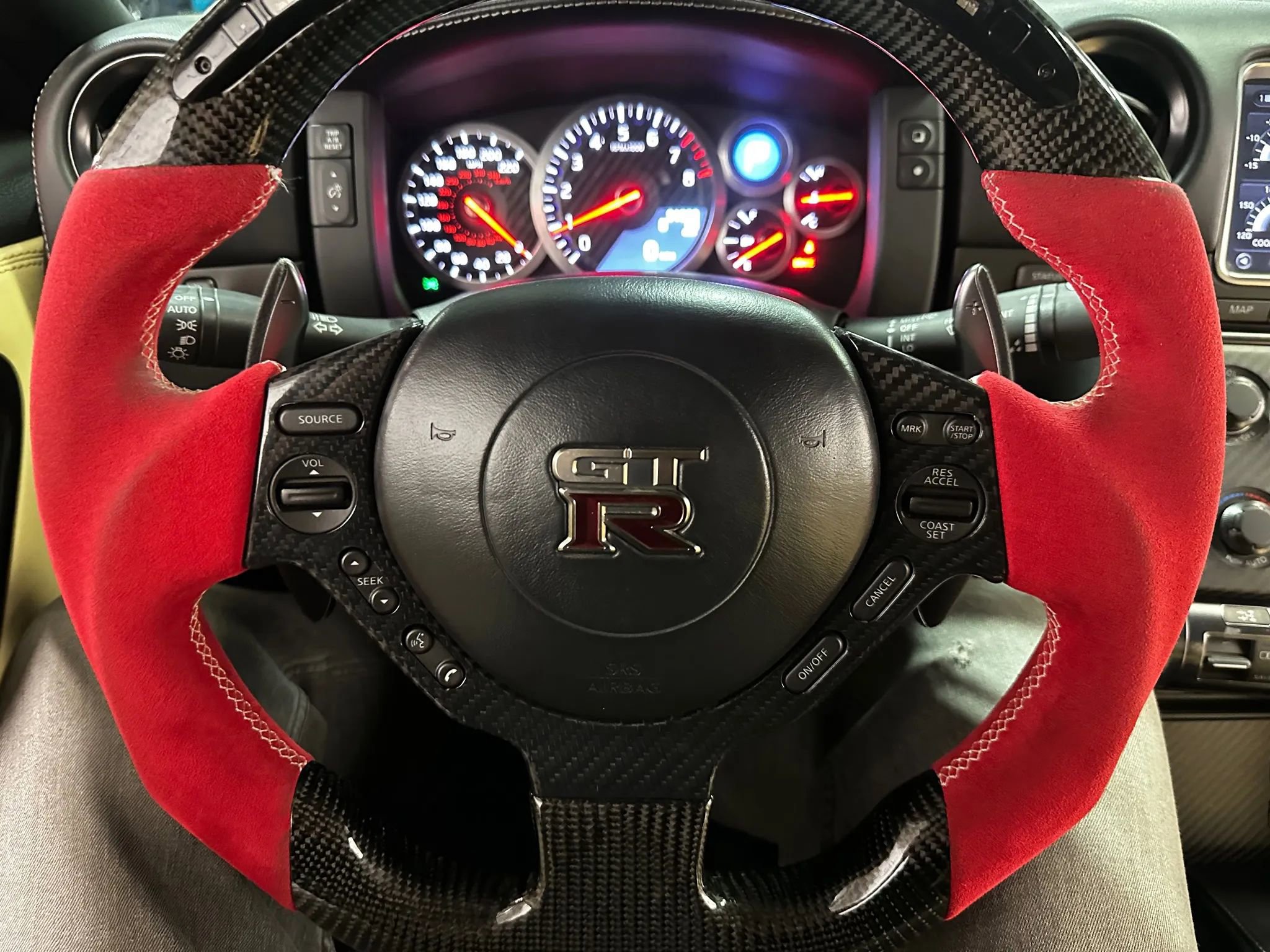 Used 2015 Nissan GT-R Premium AWD/4WD image 21