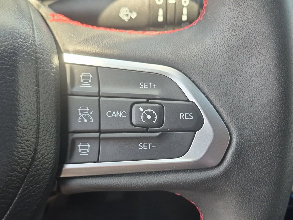 Used 2025 Jeep Compass Trailhawk AWD/4WD image 22