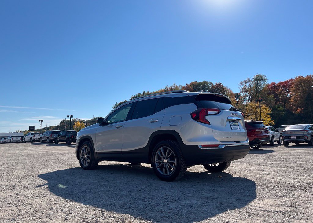 Used 2022 GMC Terrain SLT w/ LPO, Floor Liner Package AWD/4WD image 8
