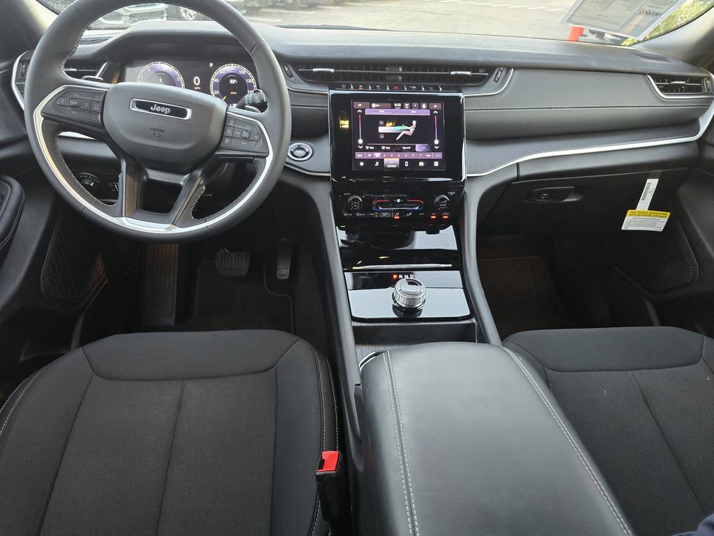 Used 2025 Jeep Grand Cherokee L Laredo image 15