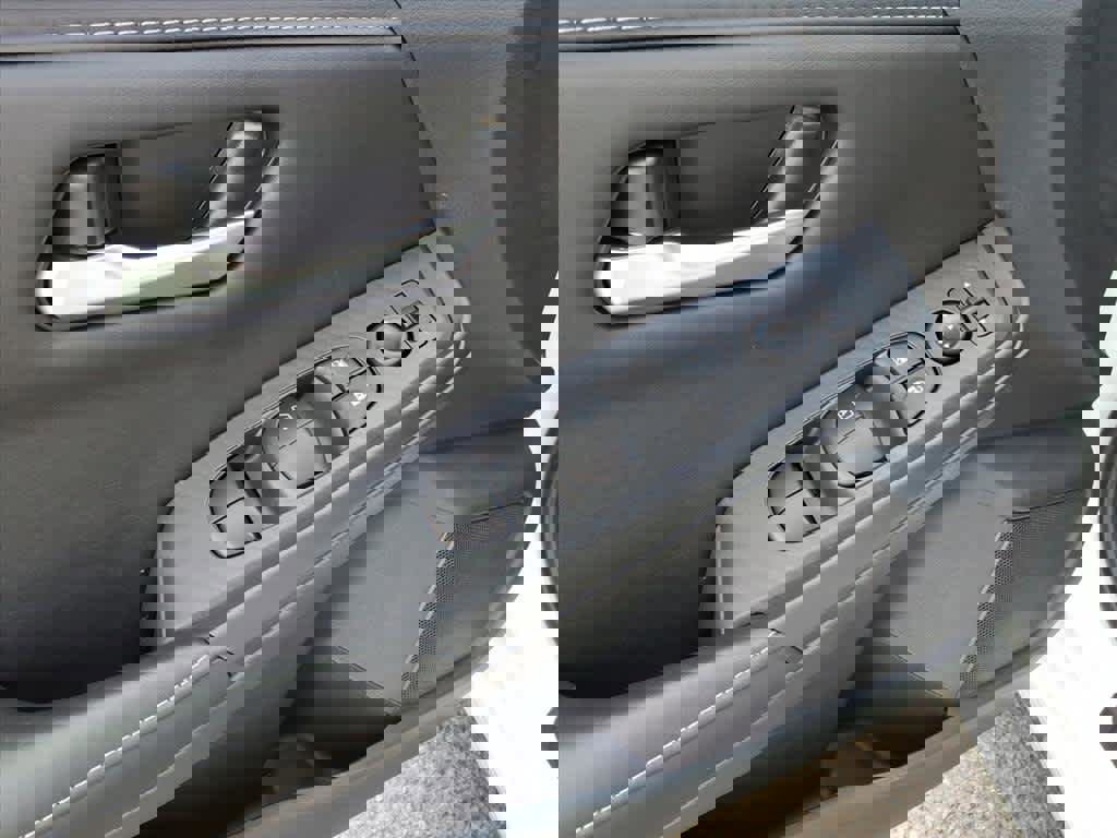 Used 2025 Nissan Sentra SV w/ All-Weather Package image 18