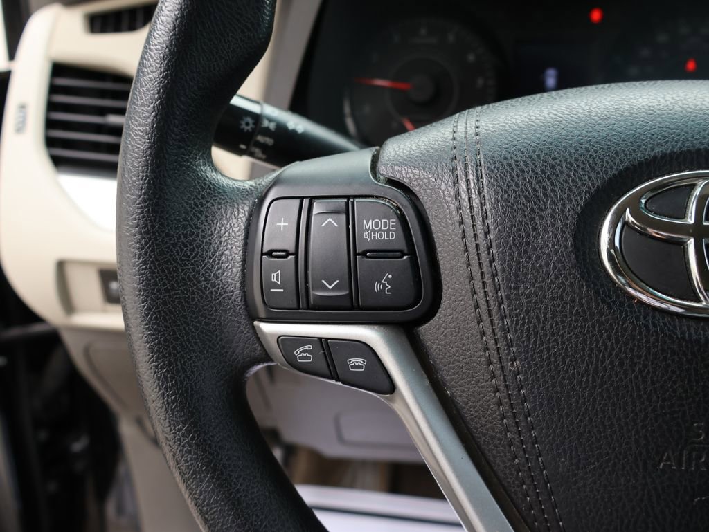 Used 2017 Toyota Sienna L FWD image 19