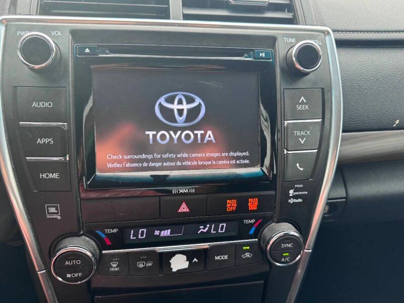 Used 2017 Toyota Camry XLE image 19