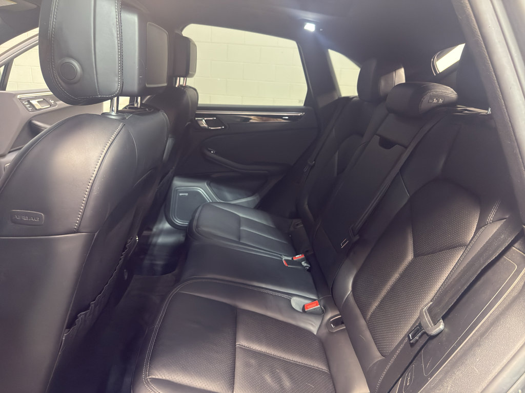 Used 2017 Porsche Macan AWD/4WD image 31