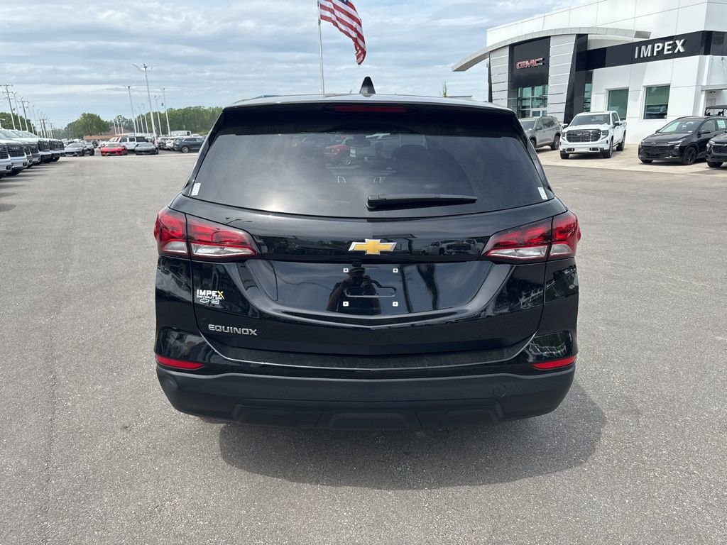 Used 2024 Chevrolet Equinox LS w/ LS Convenience Package FWD image 4