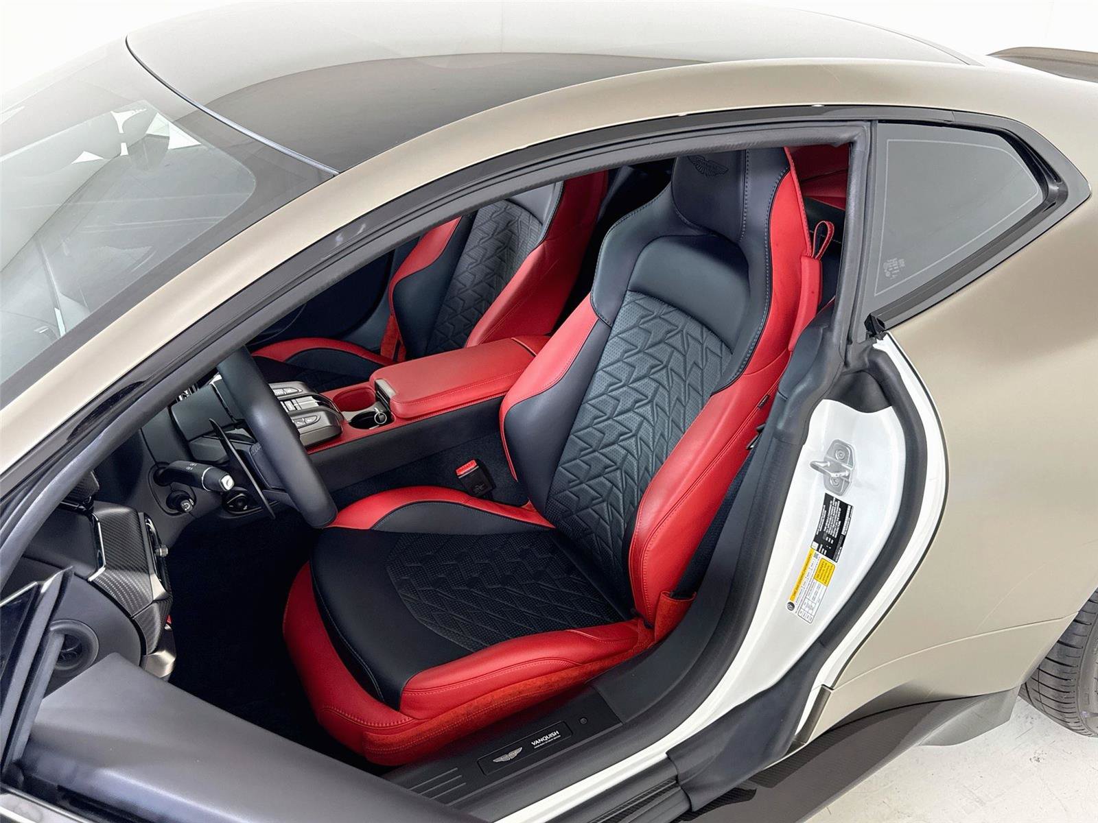 Used 2025 Aston Martin Vanquish RWD image 14