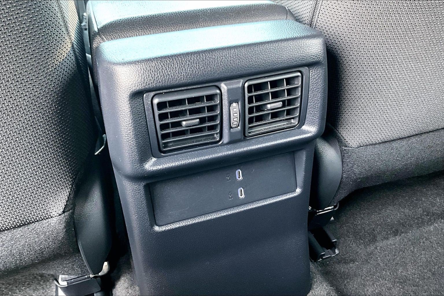 Used 2025 Toyota 4Runner SR5 AWD/4WD image 32