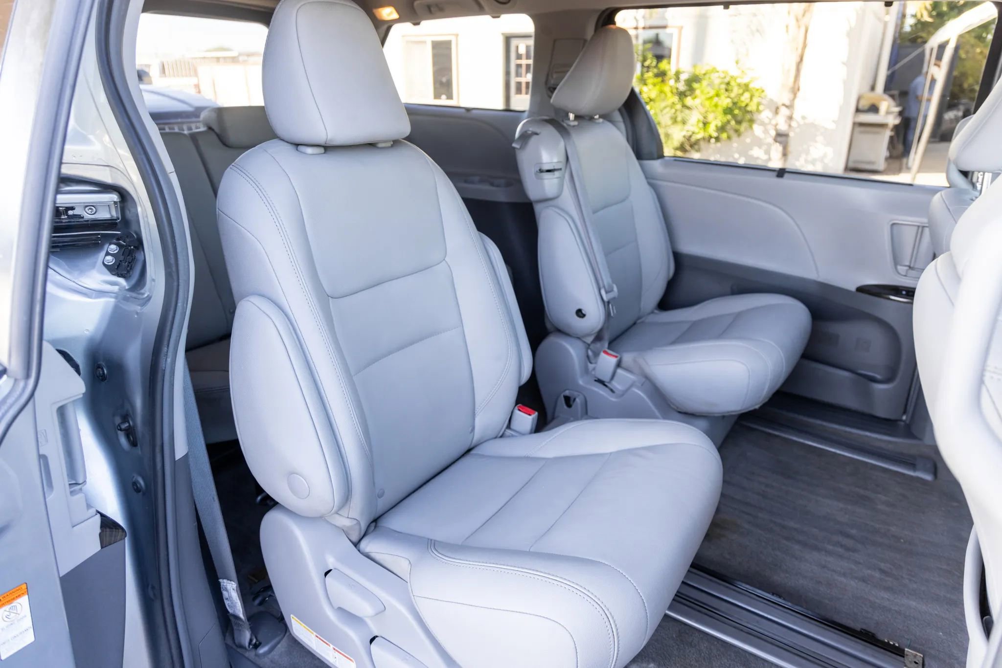 Used 2018 Toyota Sienna XLE image 15