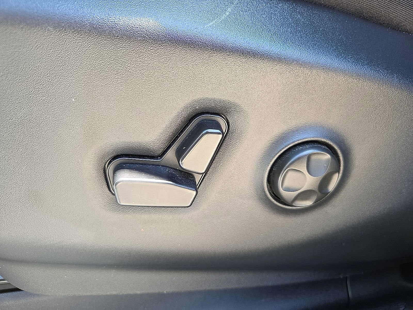 Used 2025 Chrysler Pacifica Select FWD image 16