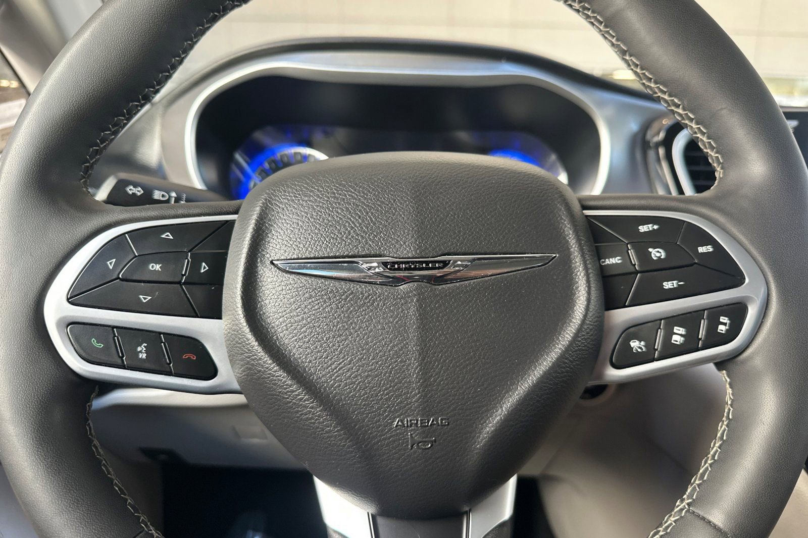 Used 2023 Chrysler Pacifica Touring-L image 36