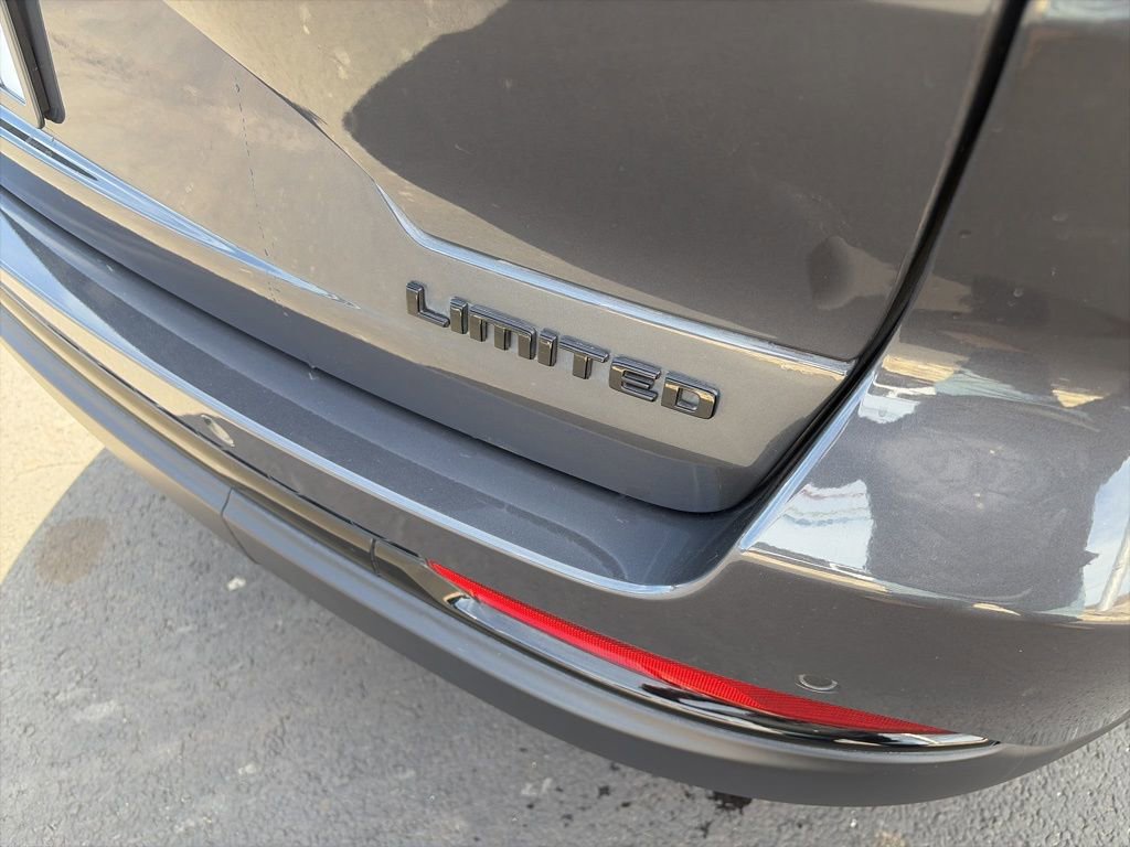 Used 2024 Jeep Grand Cherokee Limited w/ Black Appearance Package image 49