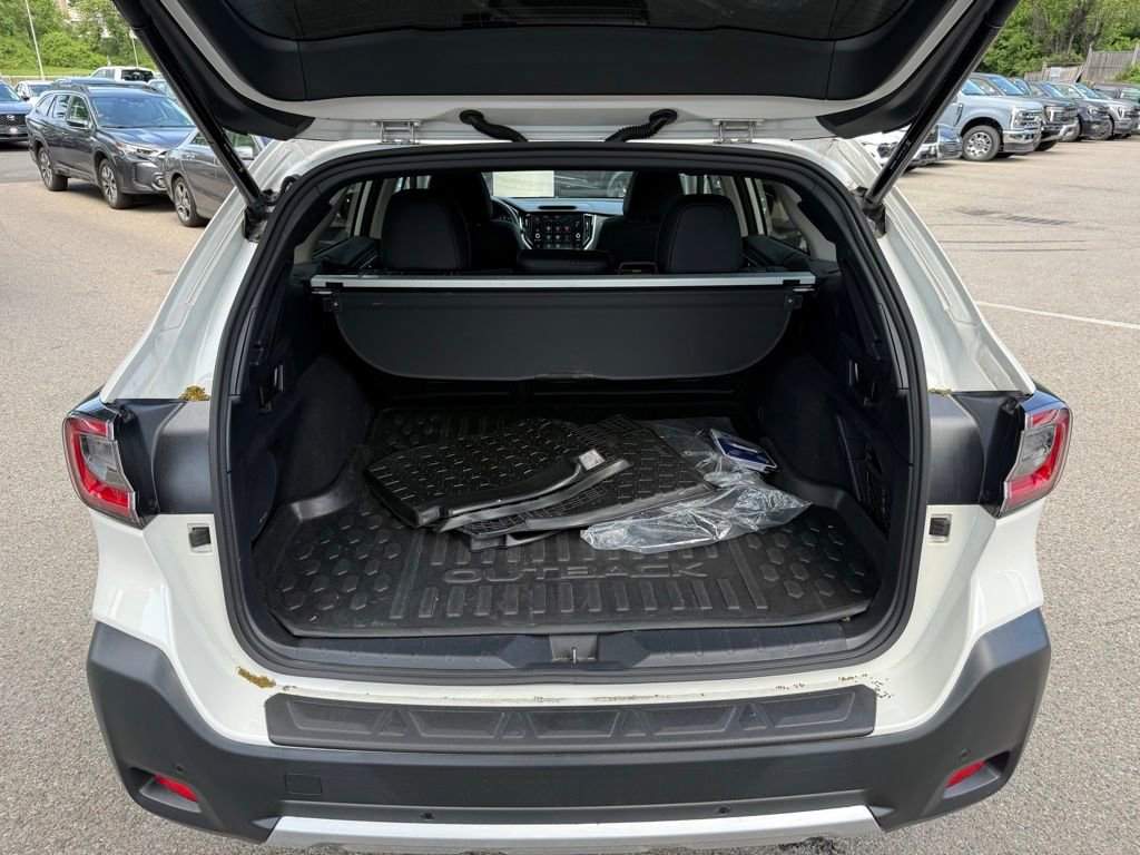 Used 2023 Subaru Outback Limited AWD/4WD image 28