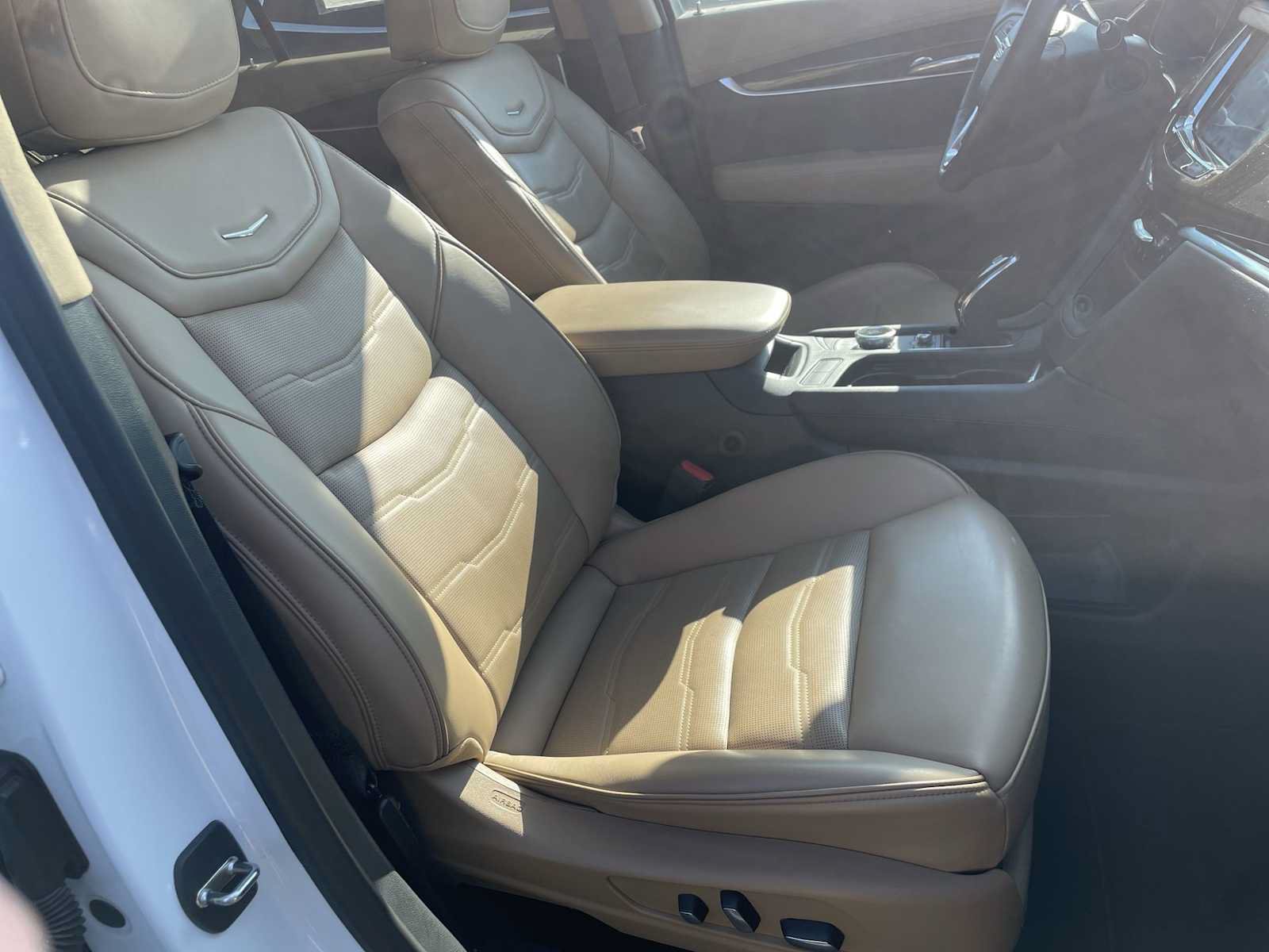 Used 2024 Cadillac XT6 Premium Luxury w/ Platinum Package AWD/4WD image 30