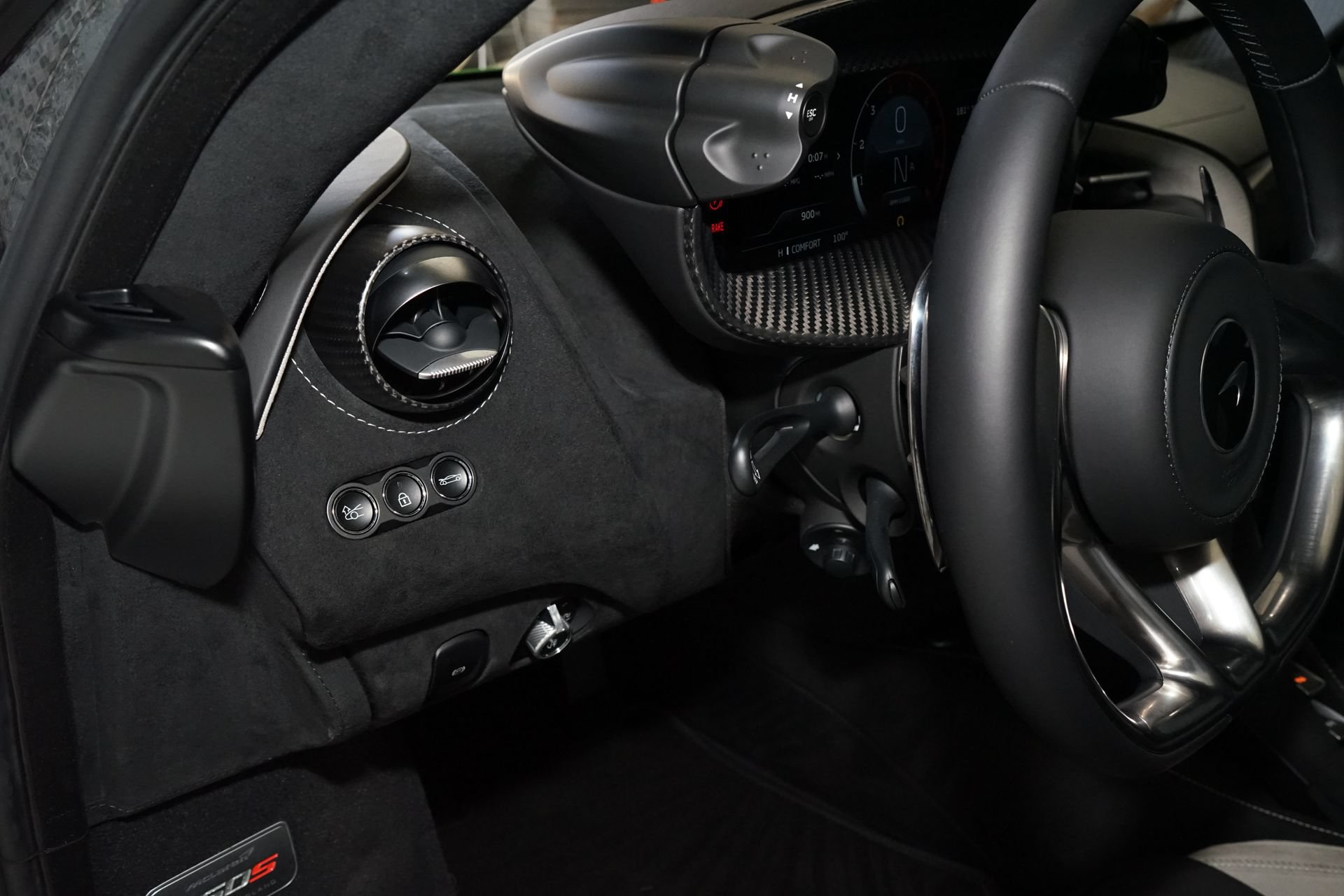 Used 2024 McLaren 750S RWD image 30