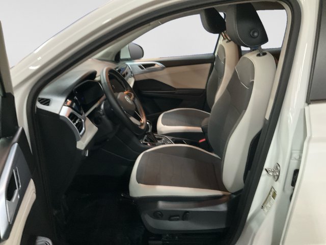 Certified 2026 Volkswagen Taos SE AWD/4WD image 11