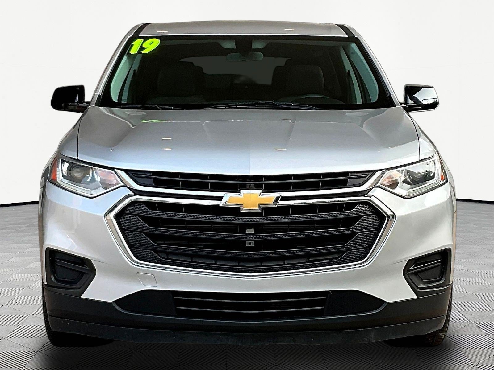 Used 2019 Chevrolet Traverse LS FWD image 2