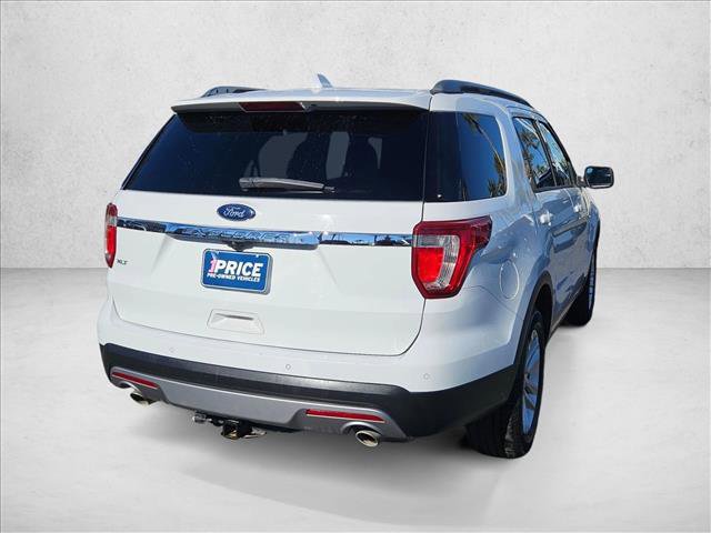 Used 2017 Ford Explorer XLT image 5