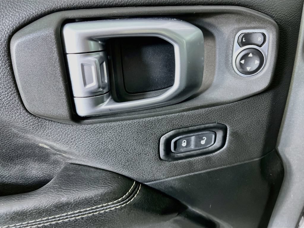 Used 2020 Jeep Wrangler Unlimited Sahara AWD/4WD image 25