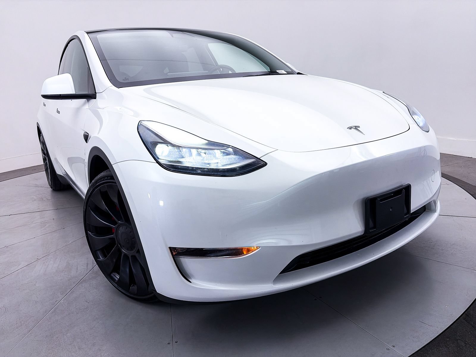 Used 2023 Tesla Model Y Performance AWD/4WD image 9