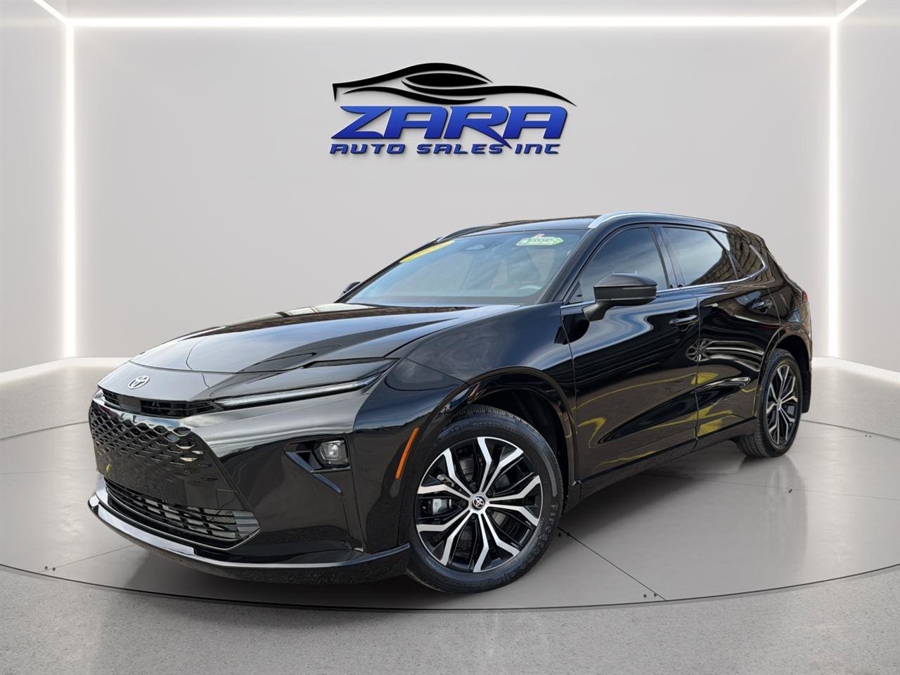 Used 2025 Toyota Crown Signia AWD/4WD image 1