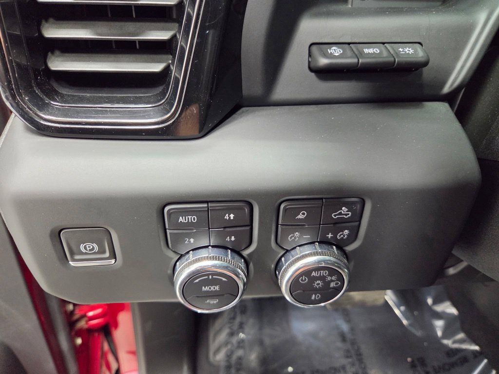 Used 2024 GMC Sierra 2500 AT4 w/ Technology Package AWD/4WD image 26