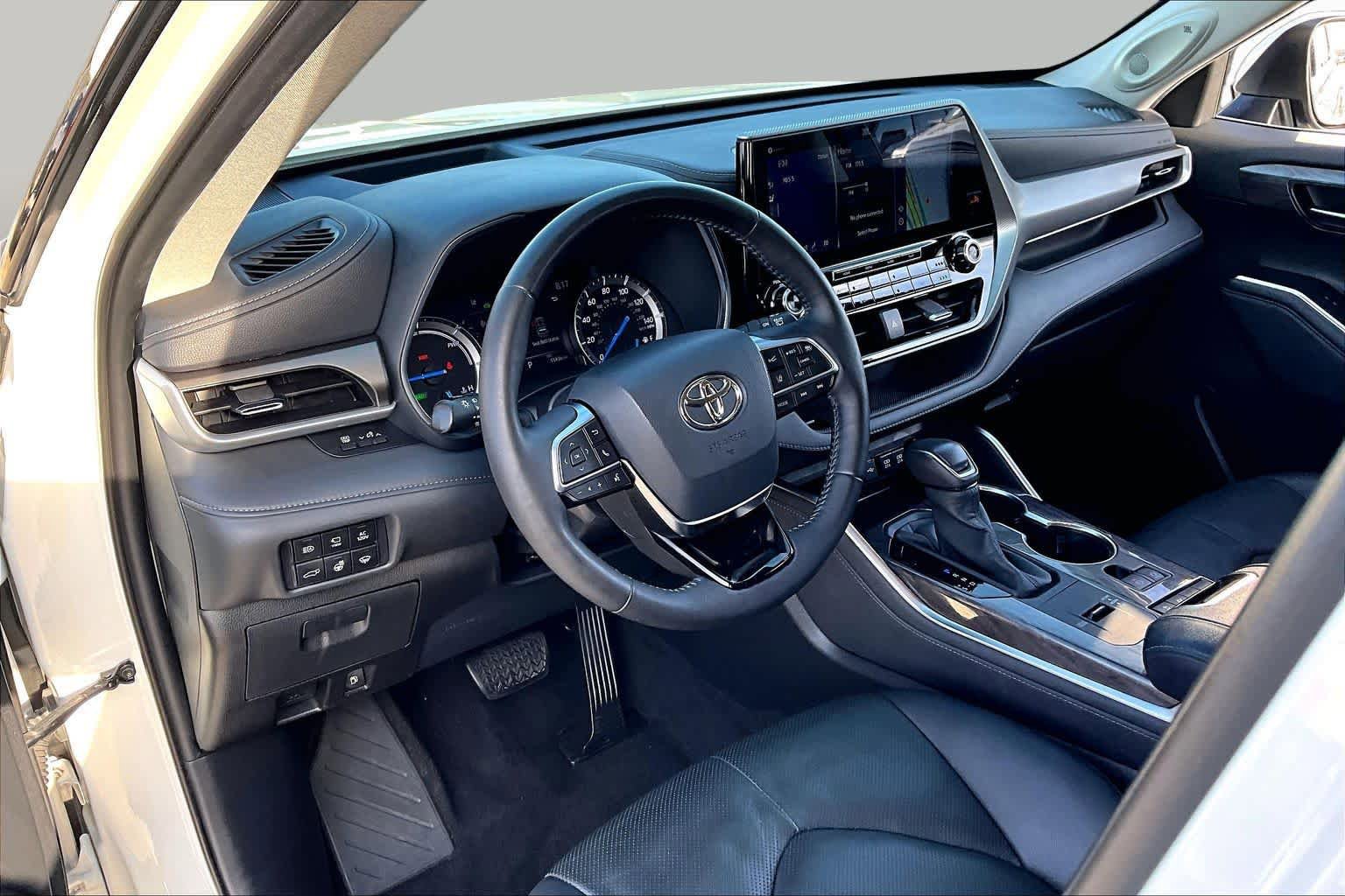 Used 2020 Toyota Highlander Platinum FWD image 17