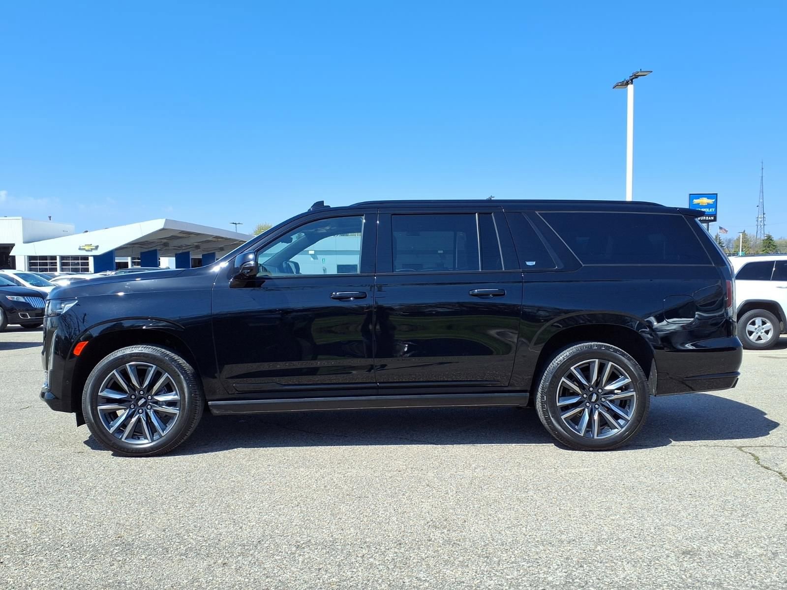 Used 2021 Cadillac Escalade ESV Sport w/ Driver Assist Tech Package AWD/4WD image 8