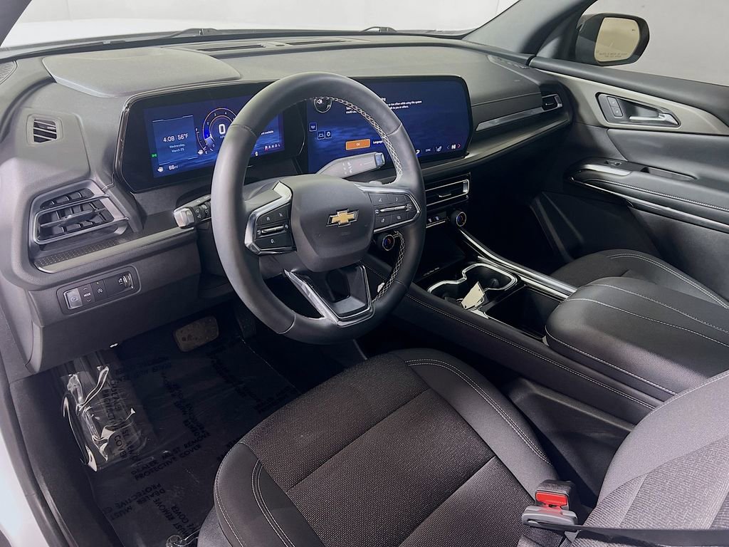 Used 2025 Chevrolet Traverse LT w/ Sun and Wheel Package image 10