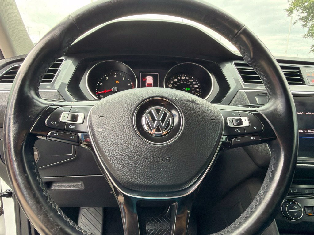 Used 2018 Volkswagen Tiguan SE w/ 3rd Row Seat Package AWD/4WD image 21