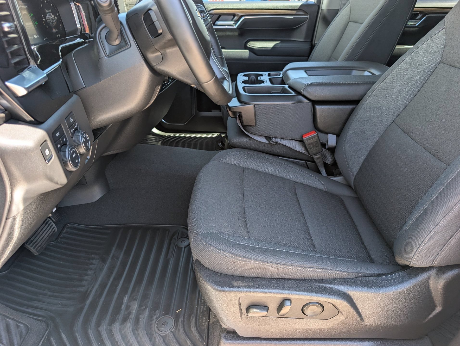 Used 2026 Chevrolet Silverado 1500 LT AWD/4WD image 17
