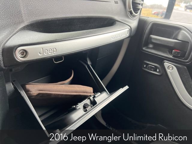 Used 2016 Jeep Wrangler Unlimited Rubicon w/ Connectivity Group image 31
