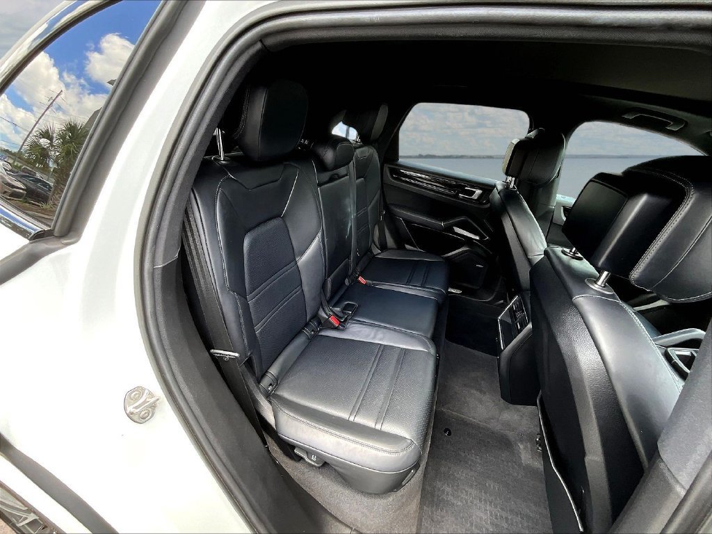 Used 2023 Porsche Cayenne AWD/4WD image 23