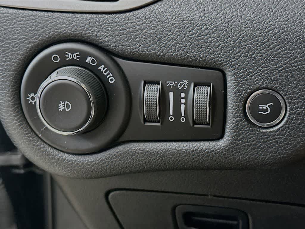Used 2019 Jeep Cherokee Limited AWD/4WD image 26