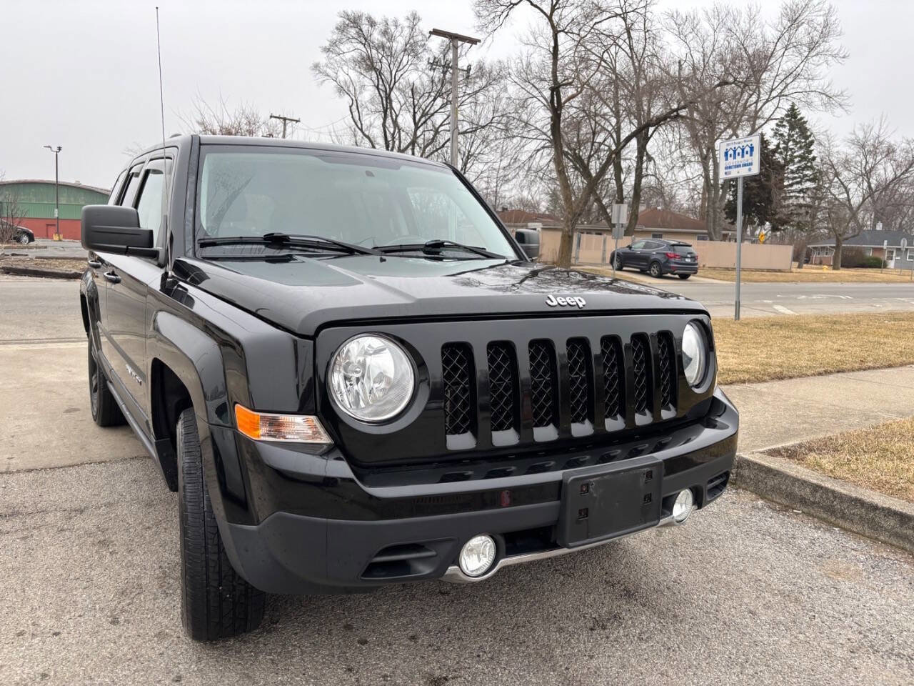 Used 2013 Jeep Patriot Latitude w/ Altitude Pkg image 5