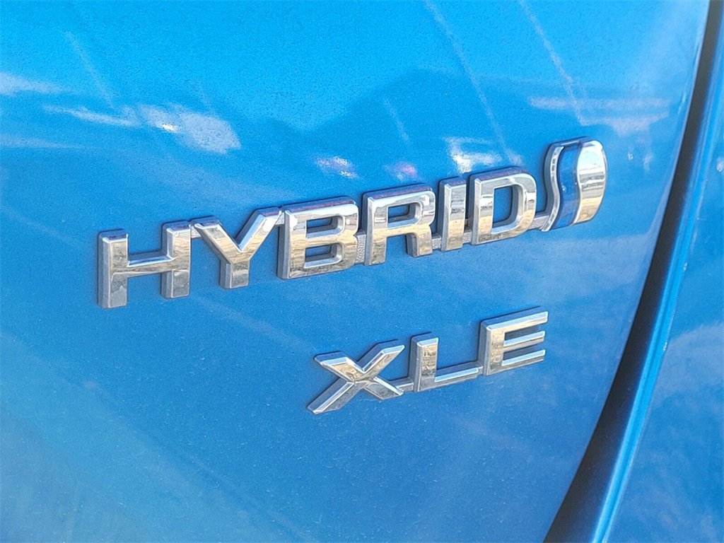 Used 2021 Toyota Prius XLE image 9