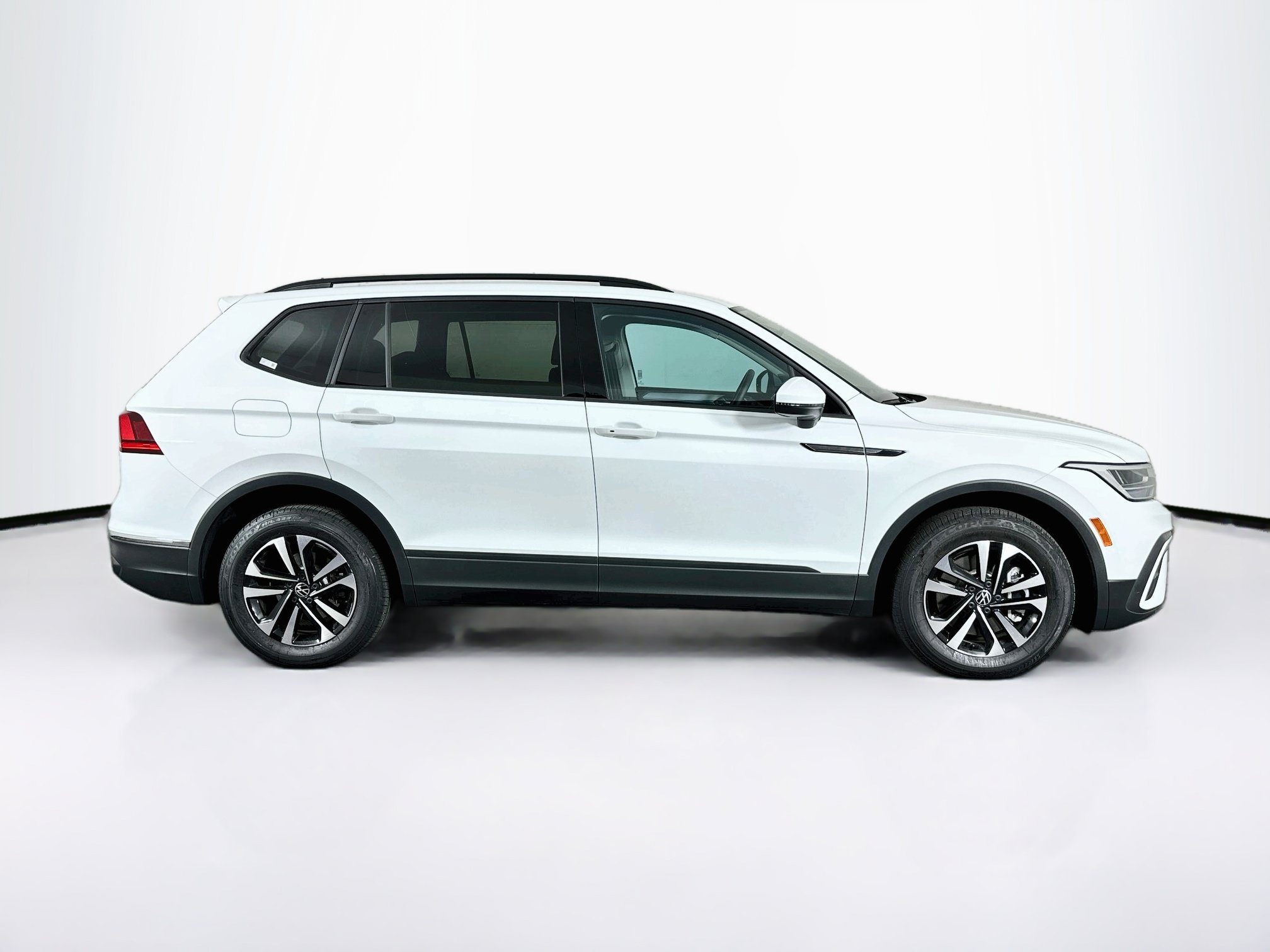 Used 2023 Volkswagen Tiguan S w/ Driver Assistance Package FWD image 10